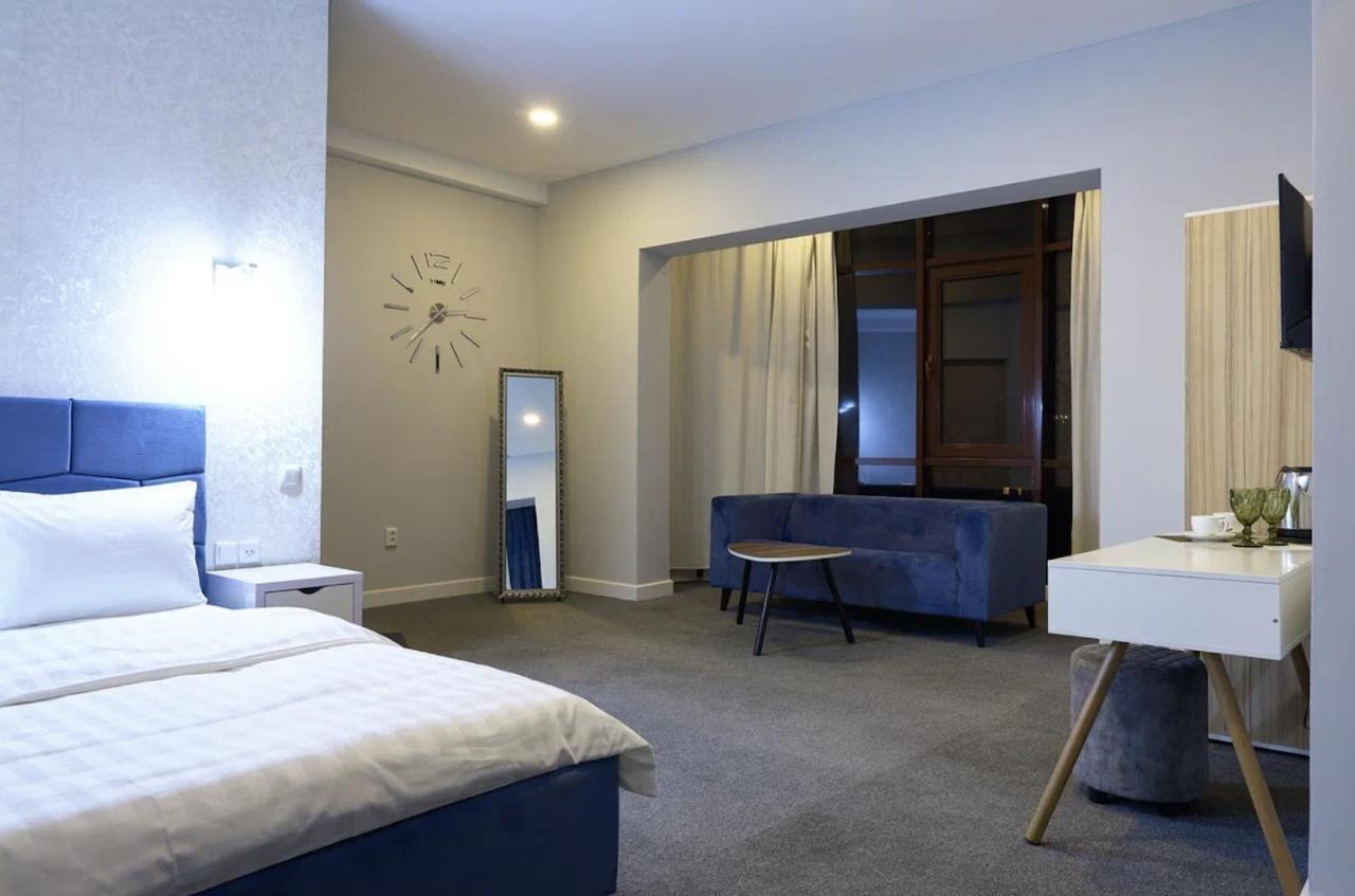 Montana Hotel Almaty Bagian luar foto