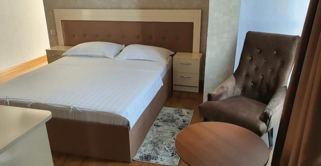 Montana Hotel Almaty Bagian luar foto